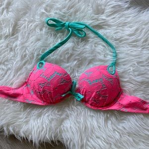 ✨ 4 FOR $20 ✨ NWOT VS Miracle Bra Bikini Top